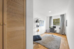 Arbeits- oder Kinderzimmer