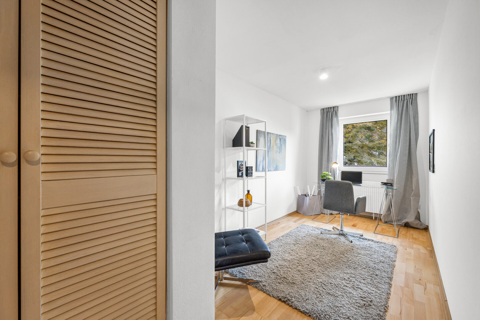 Arbeits- oder Kinderzimmer