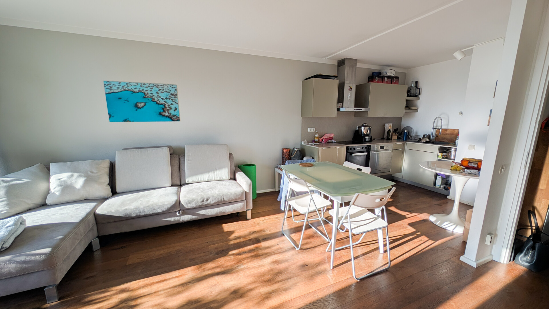 Wohnzimmer mit Küche