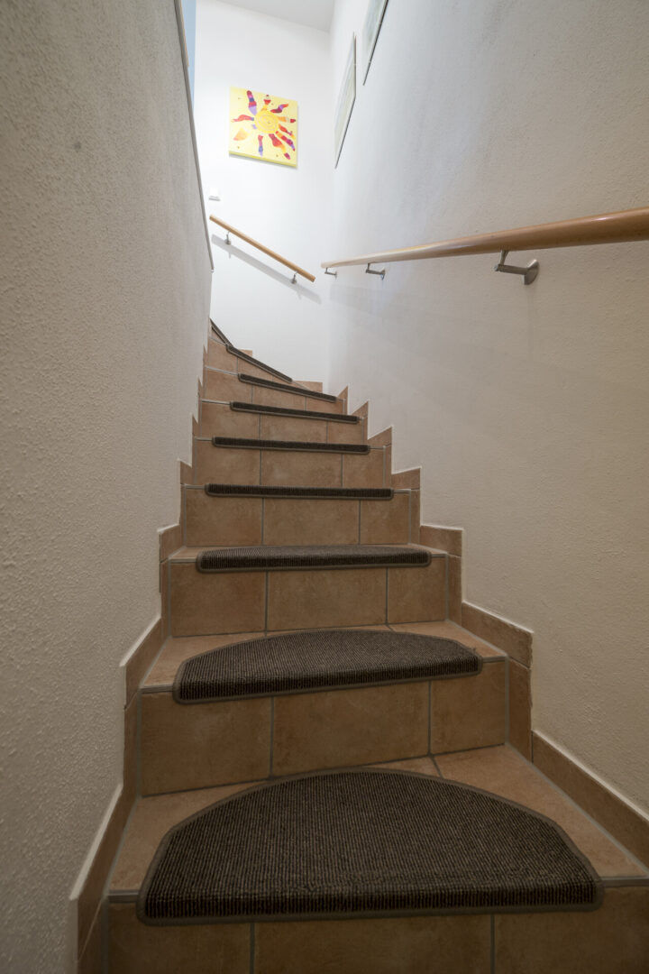 Treppen zum Untergeschoss